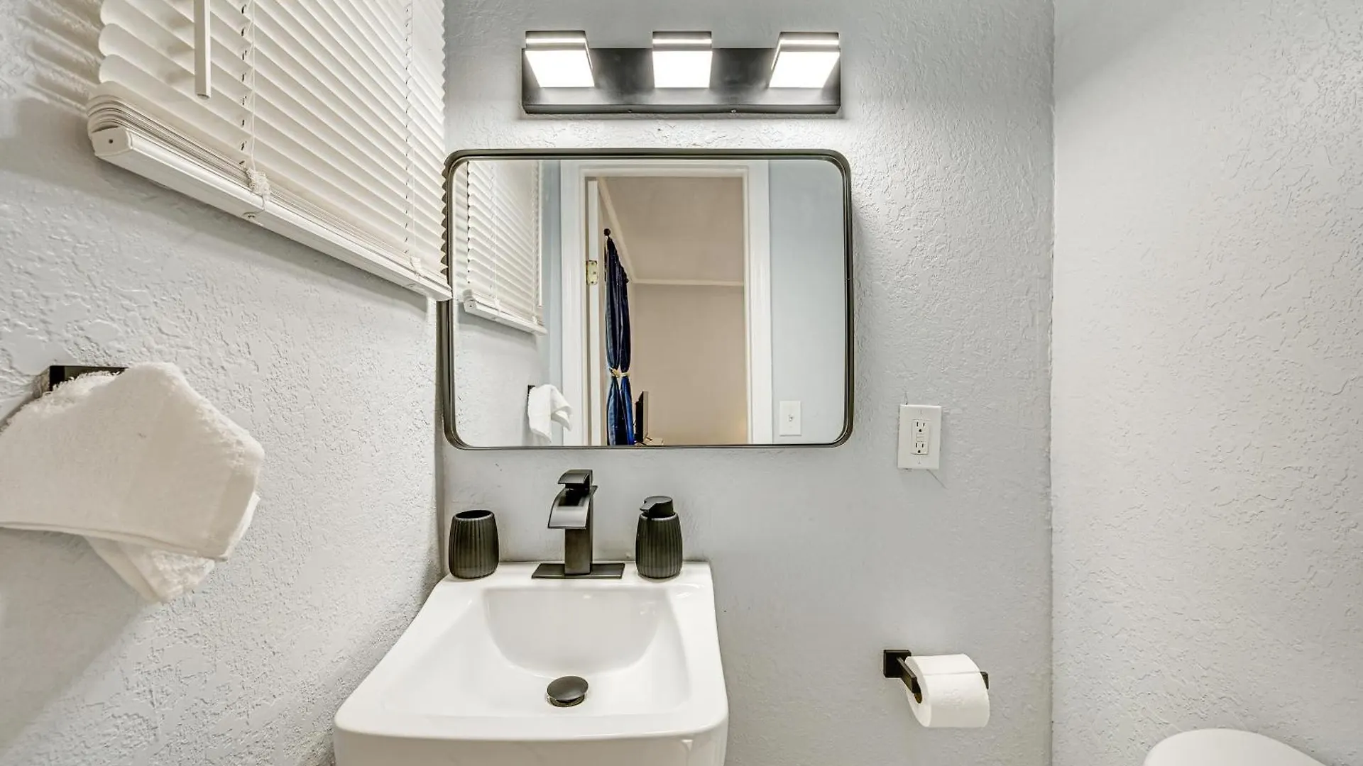 3 Mi To Usf Chic Home With Yard In Tampa! 0*, Тампа США