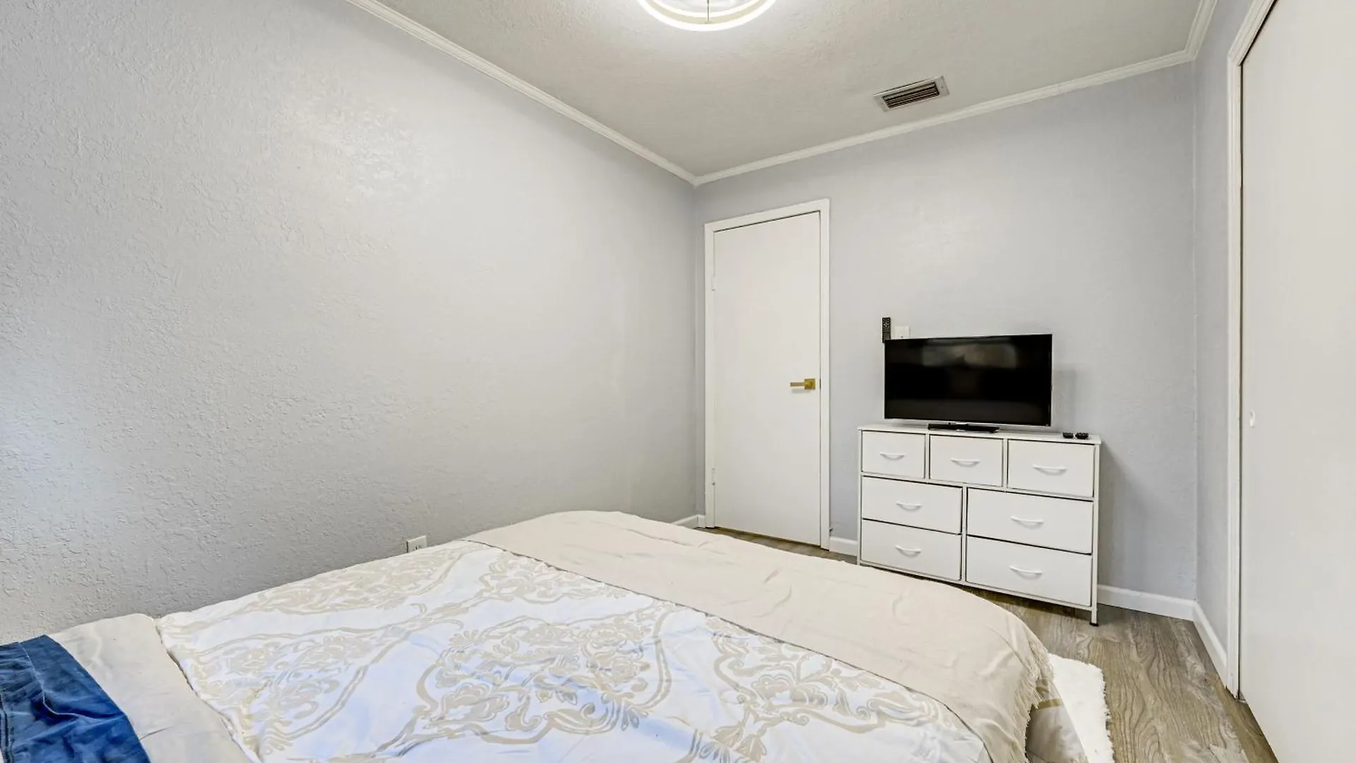 3 Mi To Usf Chic Home With Yard In Tampa!