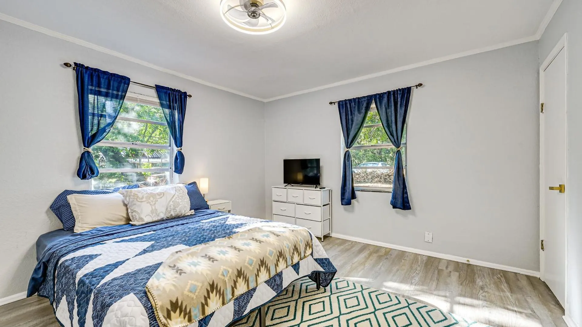 3 Mi To Usf Chic Home With Yard In Tampa! Тампа