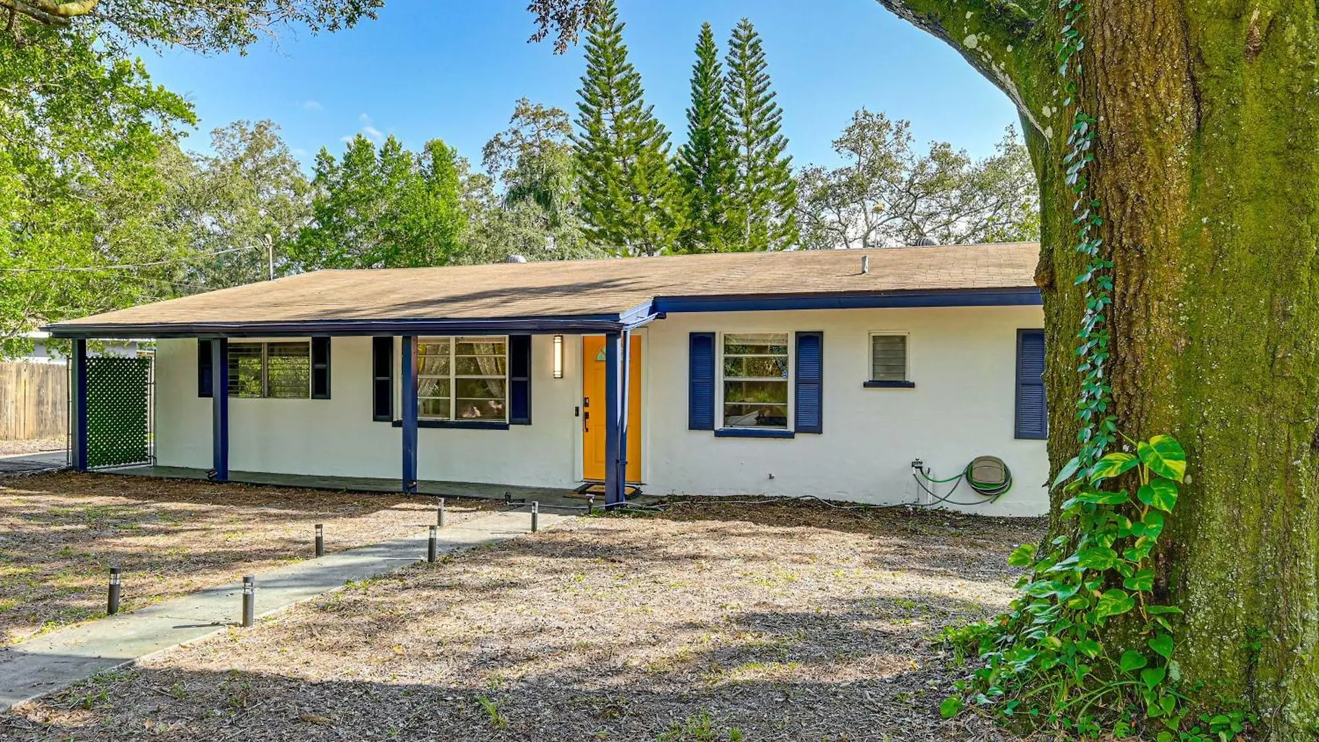 Дом отдыха 3 Mi To Usf Chic Home With Yard In Tampa!