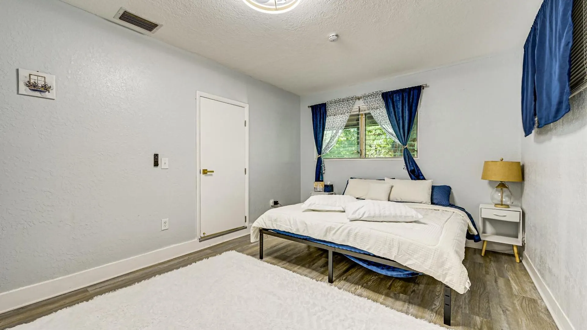 Дом отдыха 3 Mi To Usf Chic Home With Yard In Tampa!